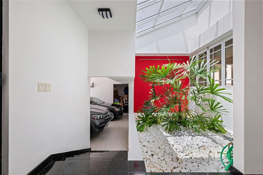 En Venta: $1,425,000 (5 camas, 4 baños, 4300 Pies cuadrados)