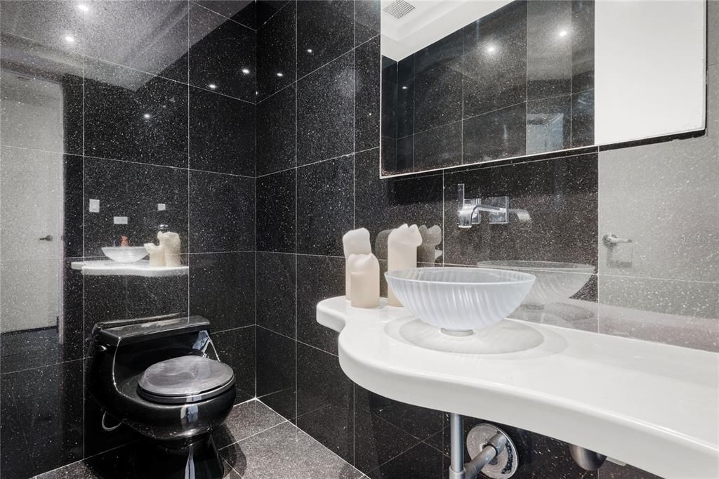 En Venta: $1,425,000 (5 camas, 4 baños, 4300 Pies cuadrados)