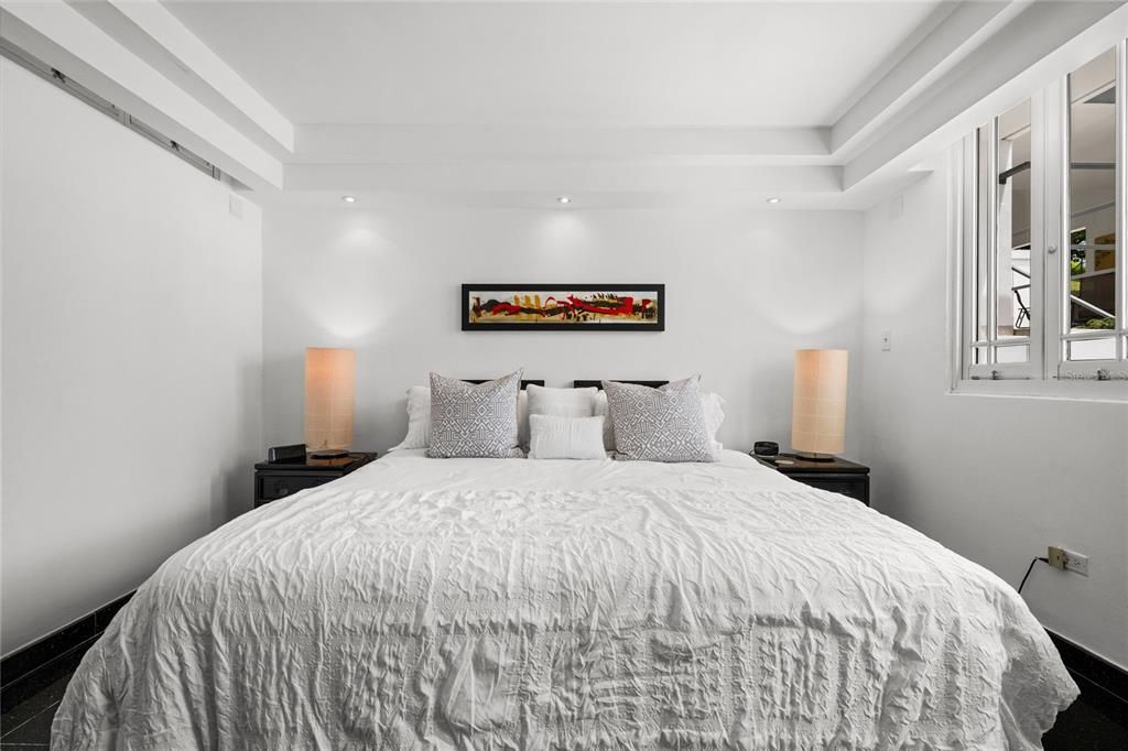 En Venta: $1,425,000 (5 camas, 4 baños, 4300 Pies cuadrados)