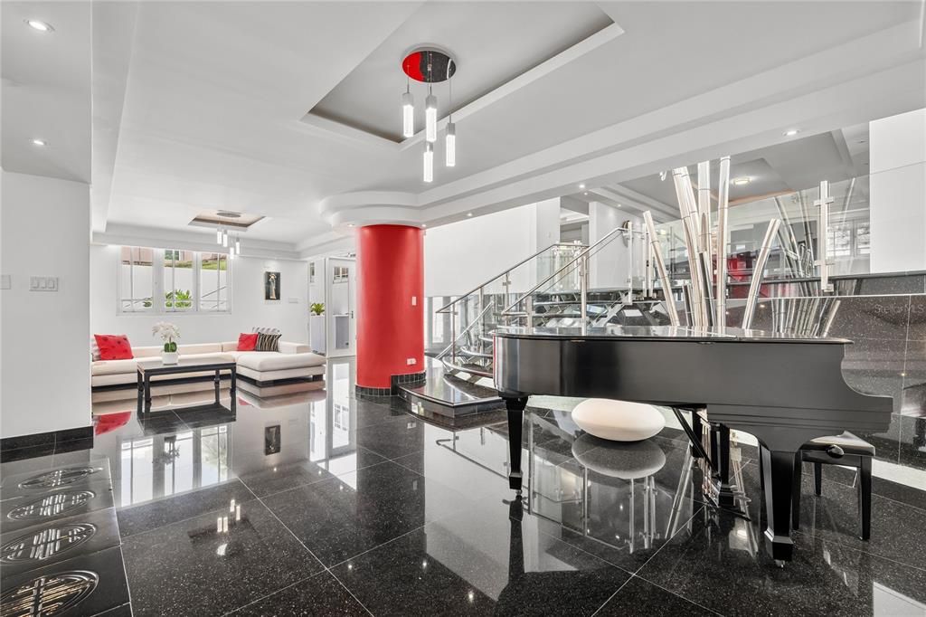 En Venta: $1,425,000 (5 camas, 4 baños, 4300 Pies cuadrados)