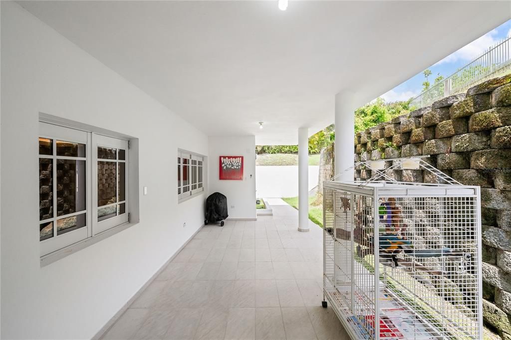 En Venta: $1,425,000 (5 camas, 4 baños, 4300 Pies cuadrados)