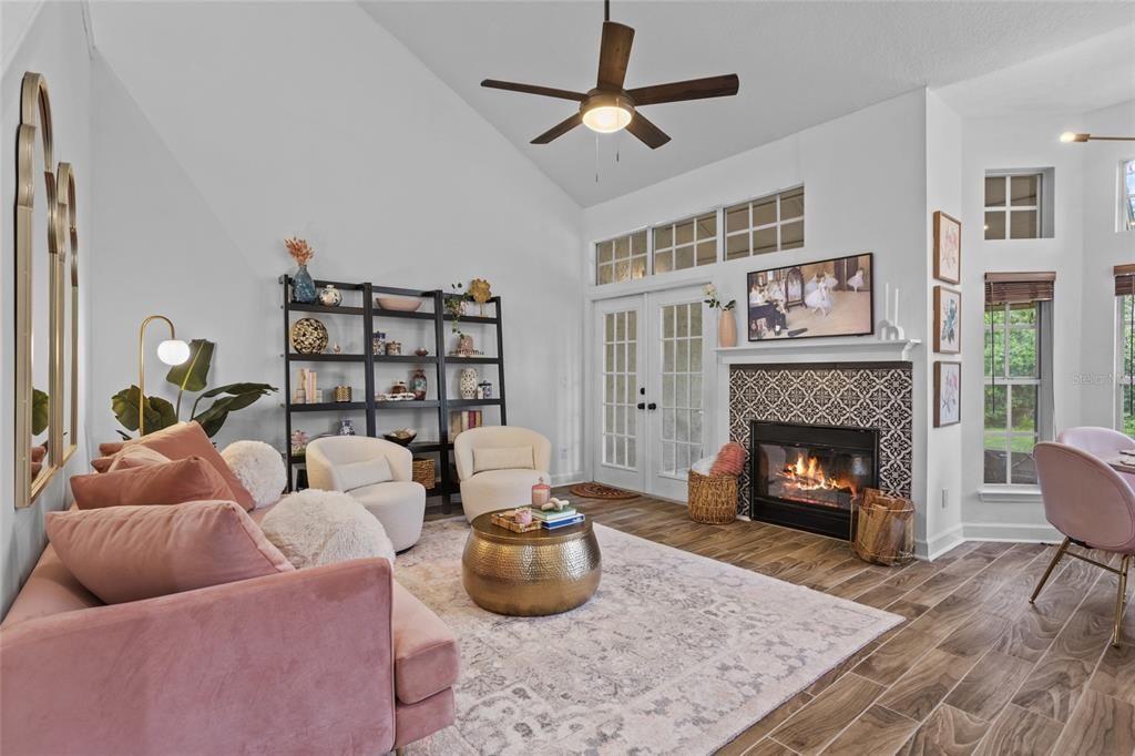 Под контрактом: $339,000 (3 спален, 2 ванн, 1384 Квадратных фут)