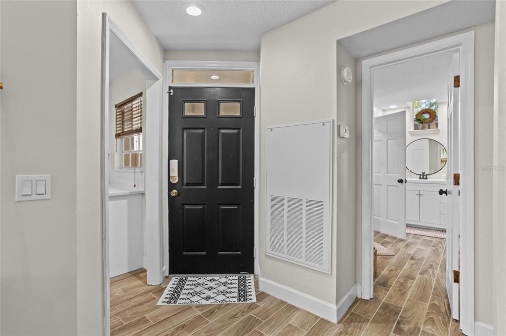 Под контрактом: $339,000 (3 спален, 2 ванн, 1384 Квадратных фут)