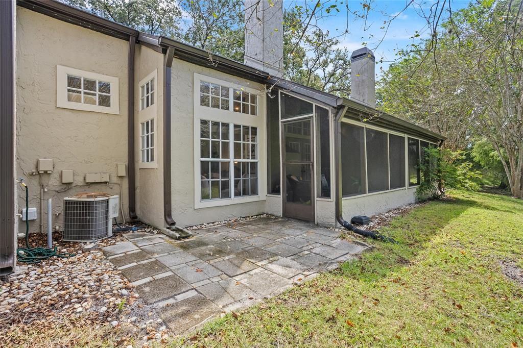 Под контрактом: $339,000 (3 спален, 2 ванн, 1384 Квадратных фут)