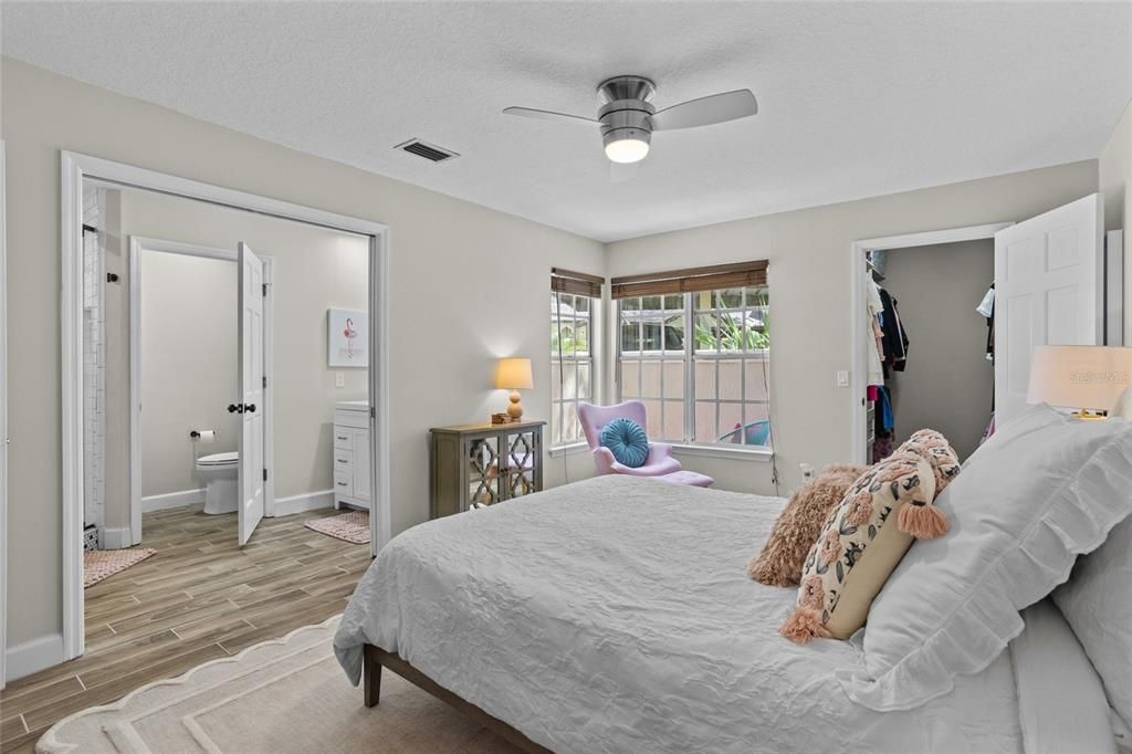 Под контрактом: $339,000 (3 спален, 2 ванн, 1384 Квадратных фут)