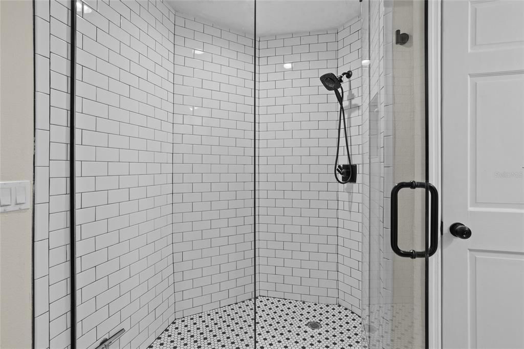 Под контрактом: $339,000 (3 спален, 2 ванн, 1384 Квадратных фут)