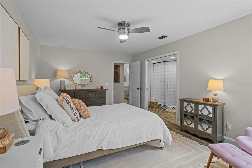 Под контрактом: $339,000 (3 спален, 2 ванн, 1384 Квадратных фут)