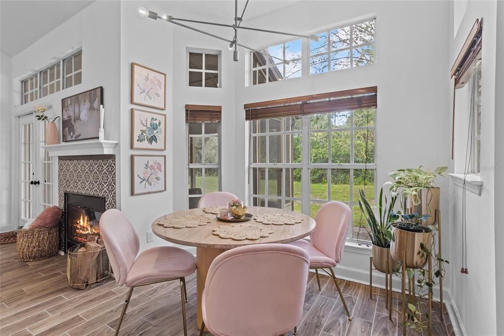 Под контрактом: $339,000 (3 спален, 2 ванн, 1384 Квадратных фут)