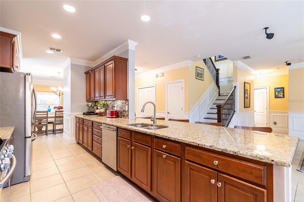 Activo con contrato: $770,000 (5 camas, 3 baños, 3238 Pies cuadrados)