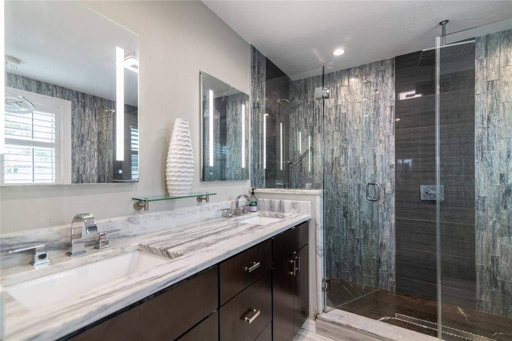 Activo con contrato: $770,000 (5 camas, 3 baños, 3238 Pies cuadrados)