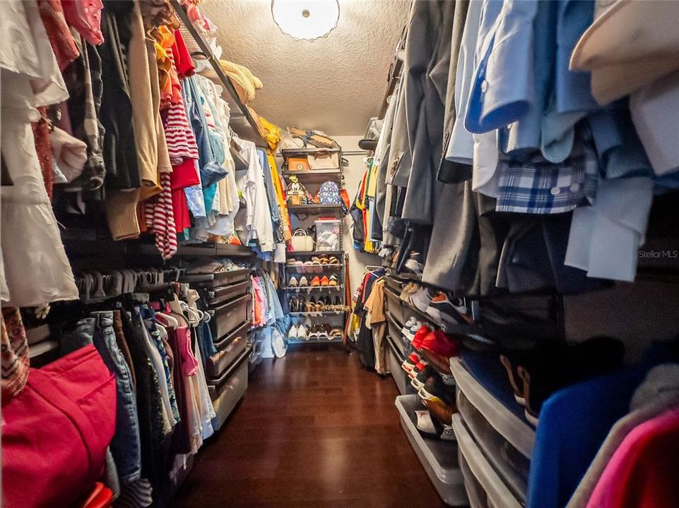 Activo con contrato: $770,000 (5 camas, 3 baños, 3238 Pies cuadrados)