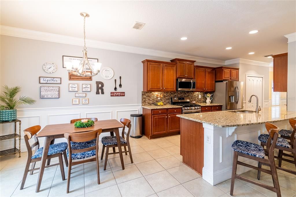 Activo con contrato: $770,000 (5 camas, 3 baños, 3238 Pies cuadrados)