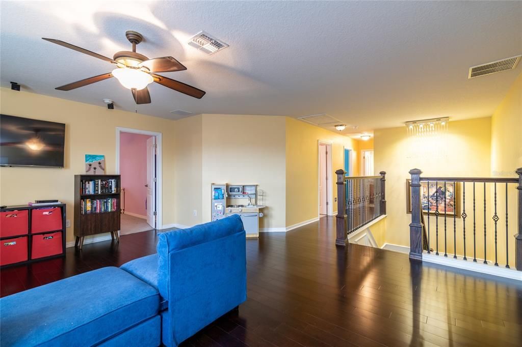 Activo con contrato: $770,000 (5 camas, 3 baños, 3238 Pies cuadrados)