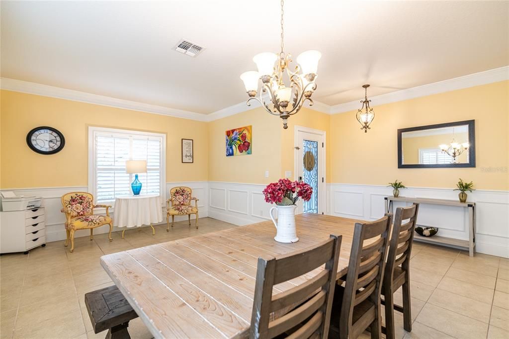 Activo con contrato: $770,000 (5 camas, 3 baños, 3238 Pies cuadrados)