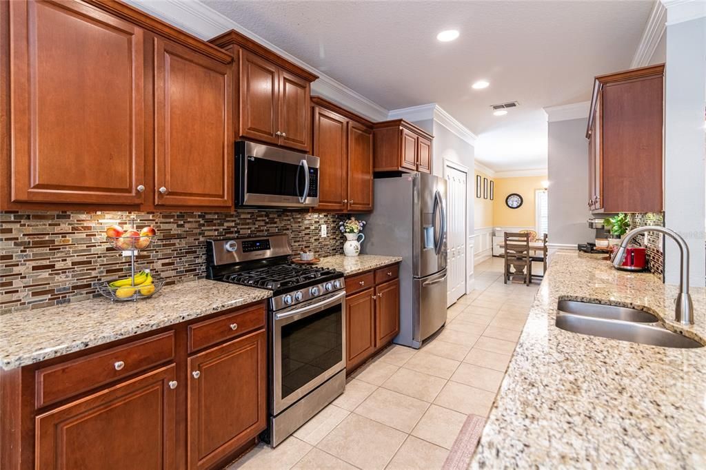 Activo con contrato: $770,000 (5 camas, 3 baños, 3238 Pies cuadrados)