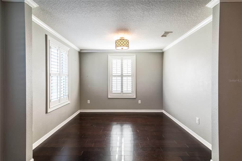 Activo con contrato: $770,000 (5 camas, 3 baños, 3238 Pies cuadrados)