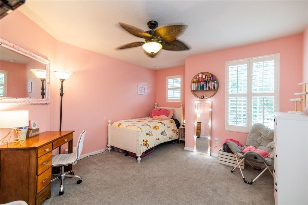 Activo con contrato: $770,000 (5 camas, 3 baños, 3238 Pies cuadrados)