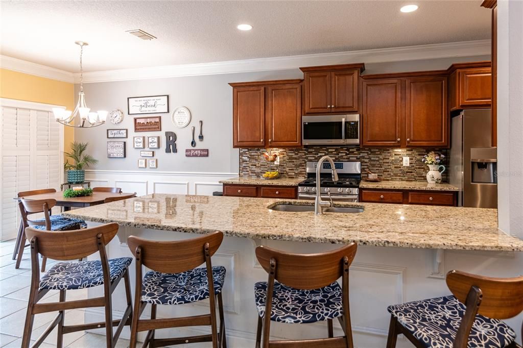 Activo con contrato: $770,000 (5 camas, 3 baños, 3238 Pies cuadrados)