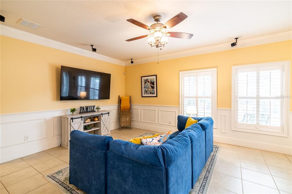 Activo con contrato: $770,000 (5 camas, 3 baños, 3238 Pies cuadrados)