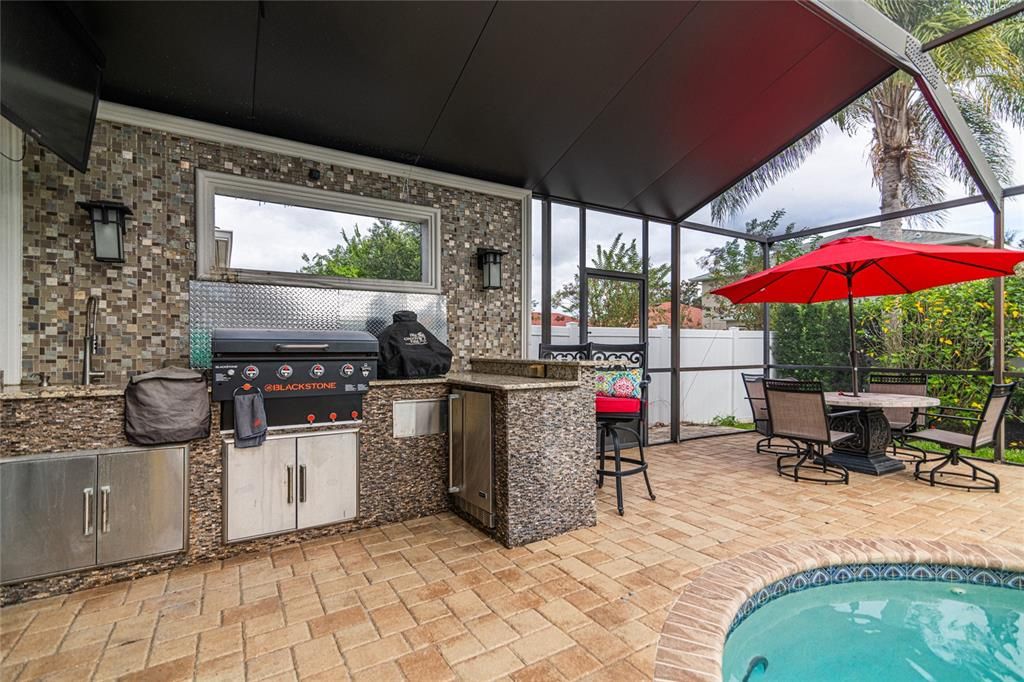 Activo con contrato: $770,000 (5 camas, 3 baños, 3238 Pies cuadrados)