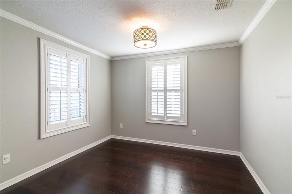 Activo con contrato: $770,000 (5 camas, 3 baños, 3238 Pies cuadrados)