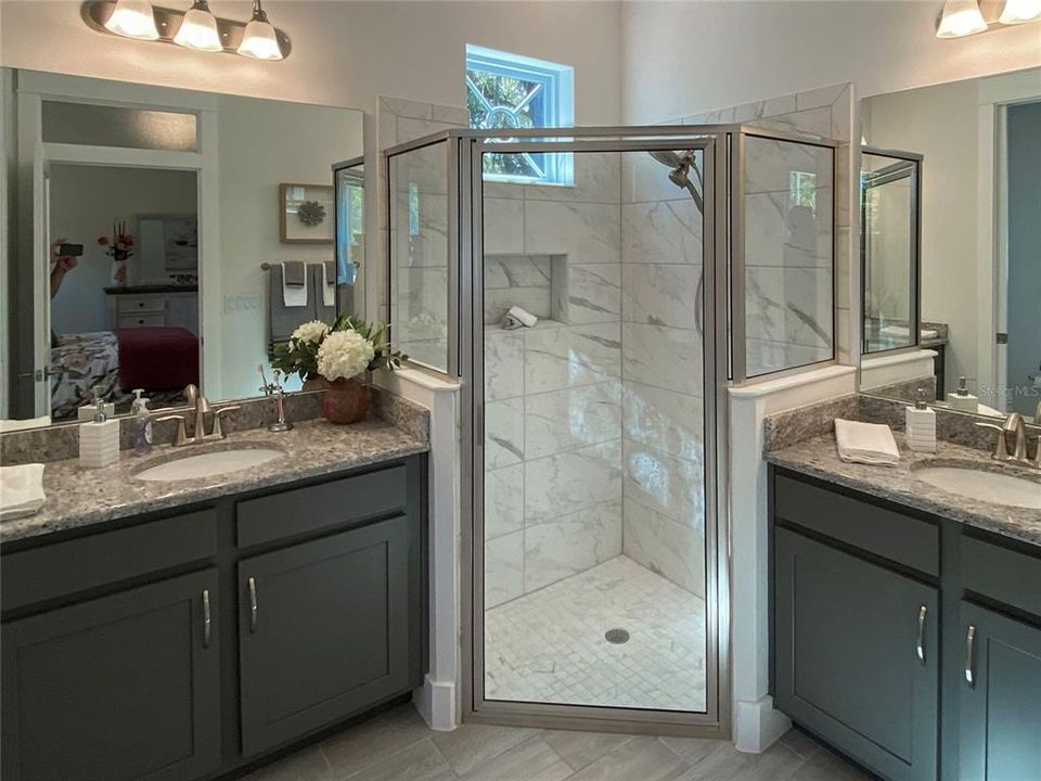 For Sale: $329,900 (3 beds, 2 baths, 1433 Square Feet)