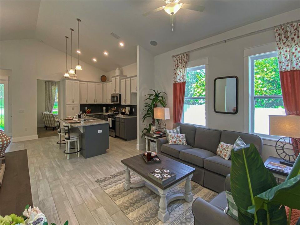 For Sale: $329,900 (3 beds, 2 baths, 1433 Square Feet)