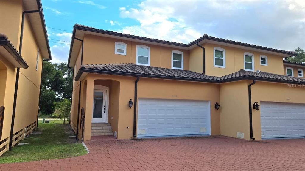 Recently Rented: $3,350 (3 beds, 2 baths, 1855 Square Feet)