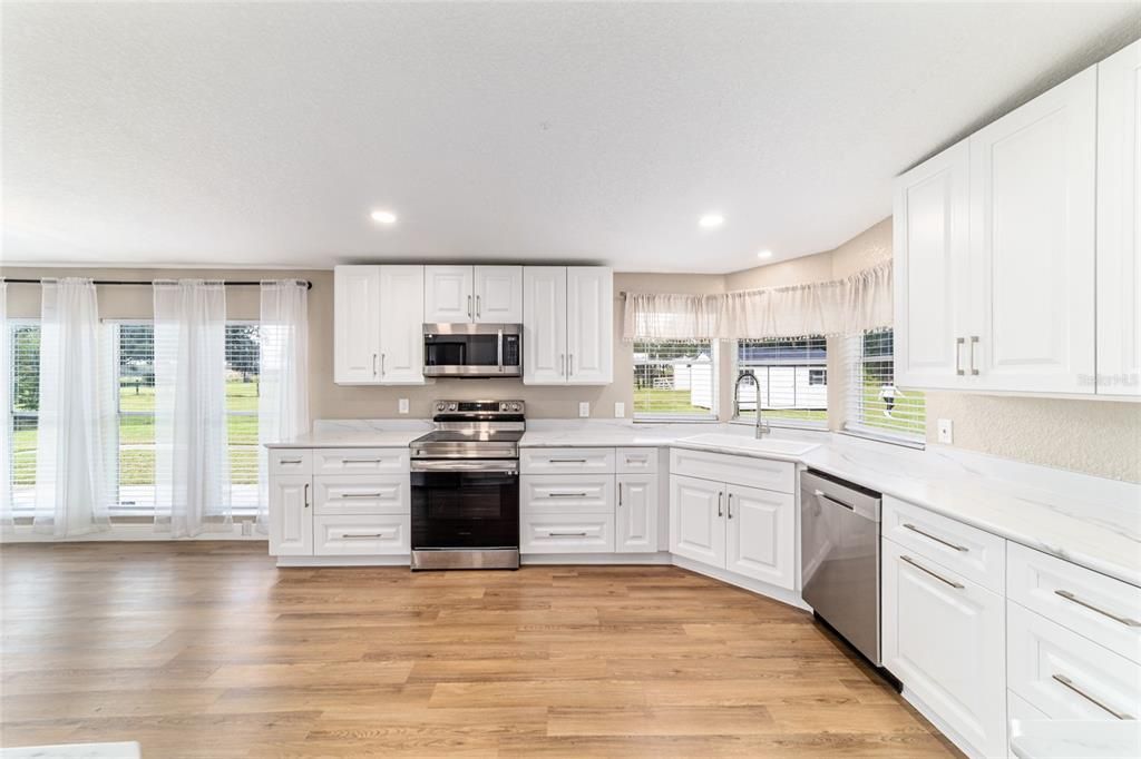 En Venta: $550,000 (4 camas, 3 baños, 2762 Pies cuadrados)