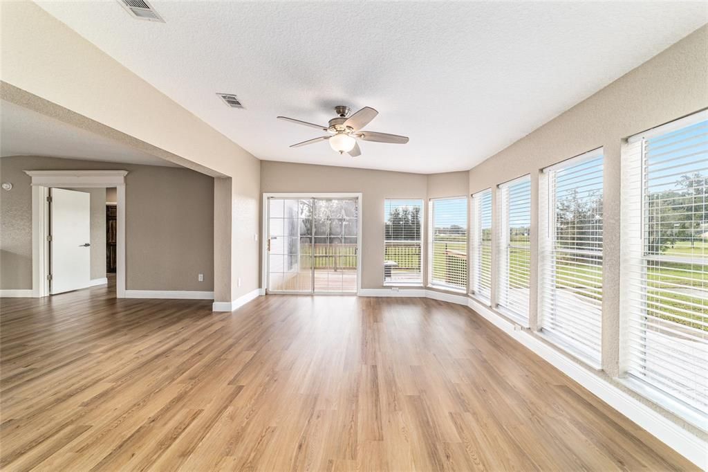 En Venta: $550,000 (4 camas, 3 baños, 2762 Pies cuadrados)