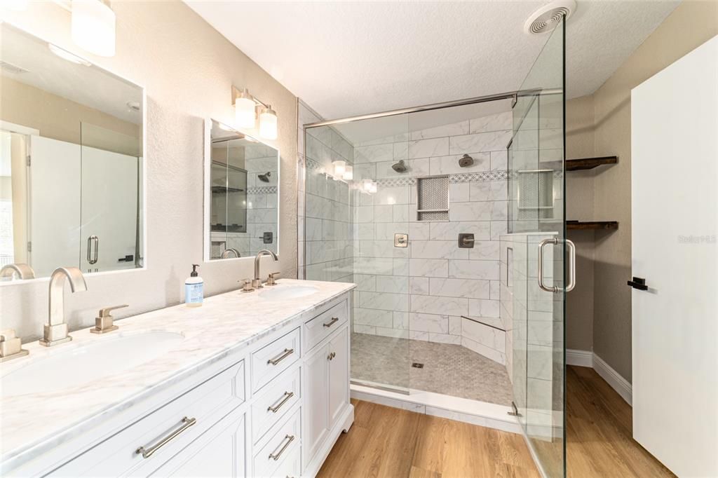 En Venta: $550,000 (4 camas, 3 baños, 2762 Pies cuadrados)