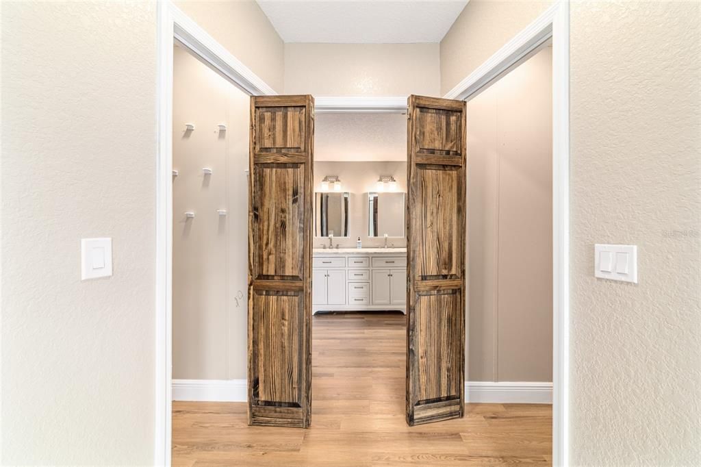 En Venta: $550,000 (4 camas, 3 baños, 2762 Pies cuadrados)