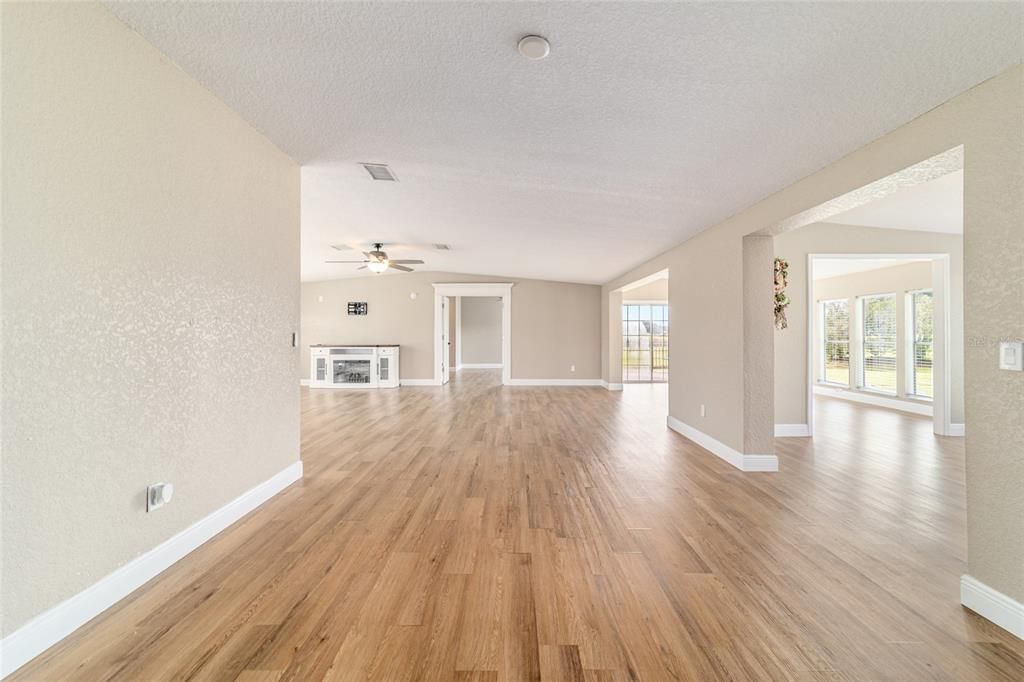 En Venta: $550,000 (4 camas, 3 baños, 2762 Pies cuadrados)