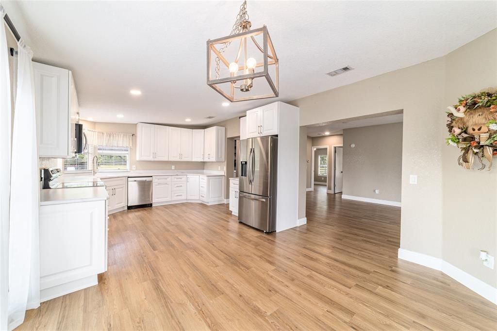 En Venta: $550,000 (4 camas, 3 baños, 2762 Pies cuadrados)