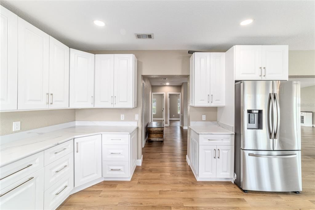 En Venta: $550,000 (4 camas, 3 baños, 2762 Pies cuadrados)