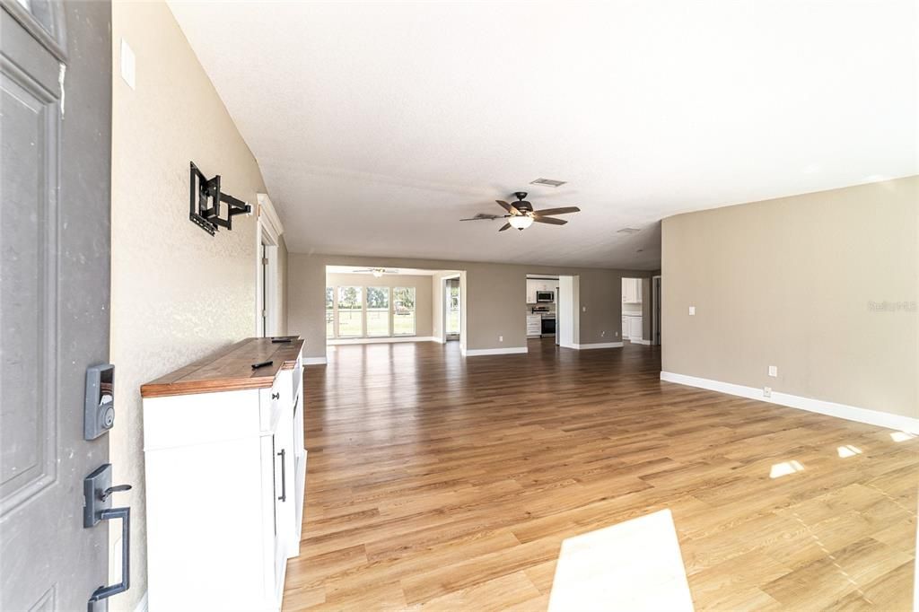 En Venta: $550,000 (4 camas, 3 baños, 2762 Pies cuadrados)