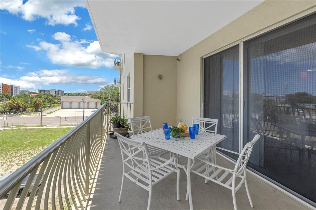 For Rent: $3,600 (3 beds, 2 baths, 1711 Square Feet)