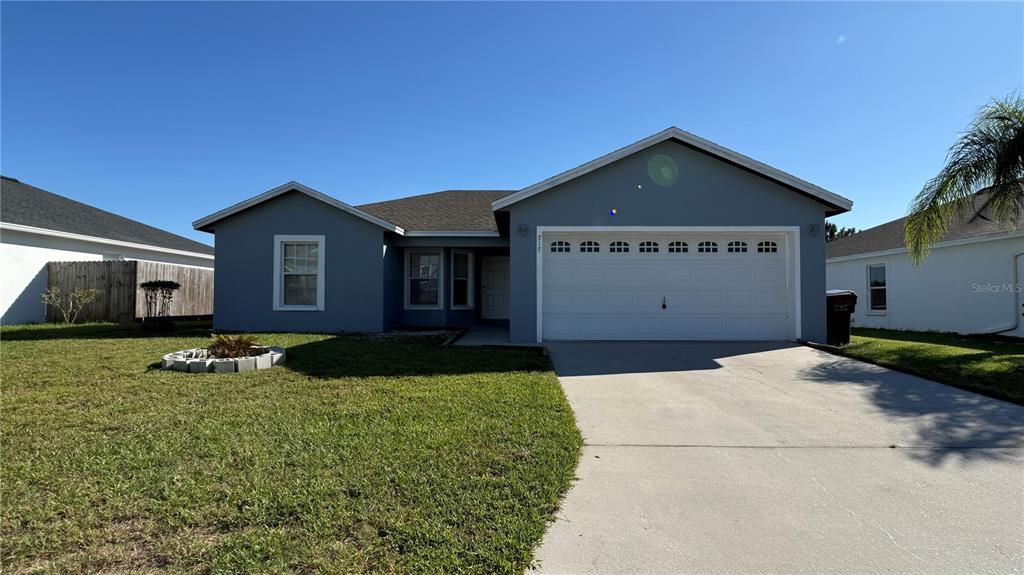 Recently Rented: $1,800 (3 beds, 2 baths, 1228 Square Feet)