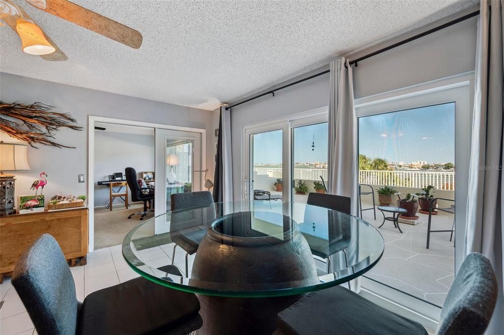 En Venta: $439,900 (2 camas, 2 baños, 1580 Pies cuadrados)