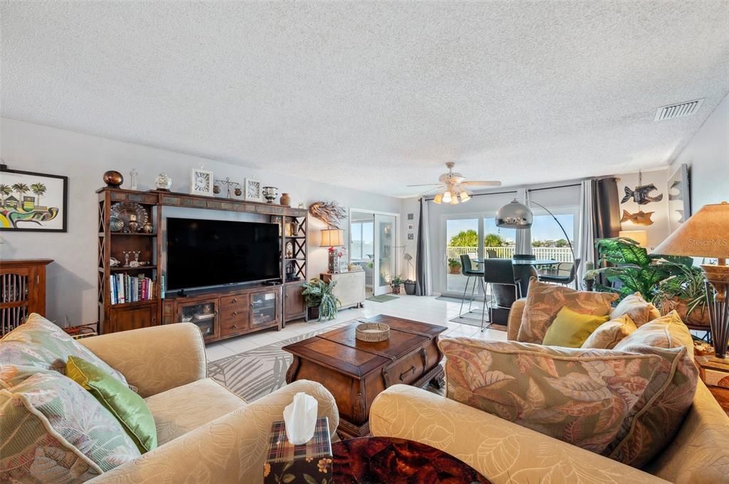 En Venta: $439,900 (2 camas, 2 baños, 1580 Pies cuadrados)