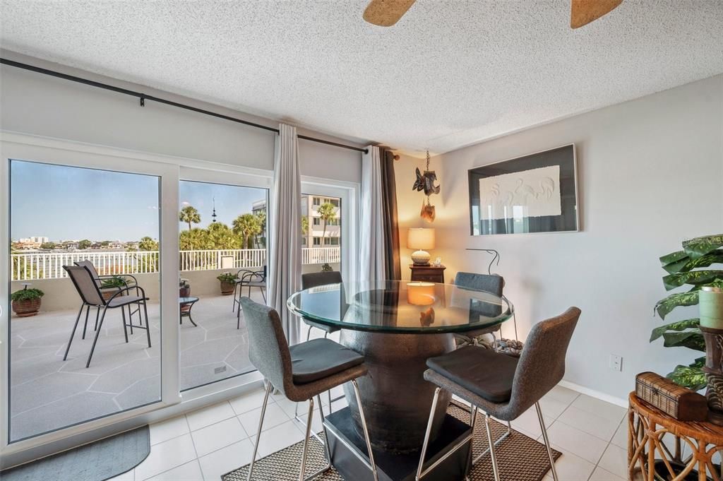 En Venta: $439,900 (2 camas, 2 baños, 1580 Pies cuadrados)