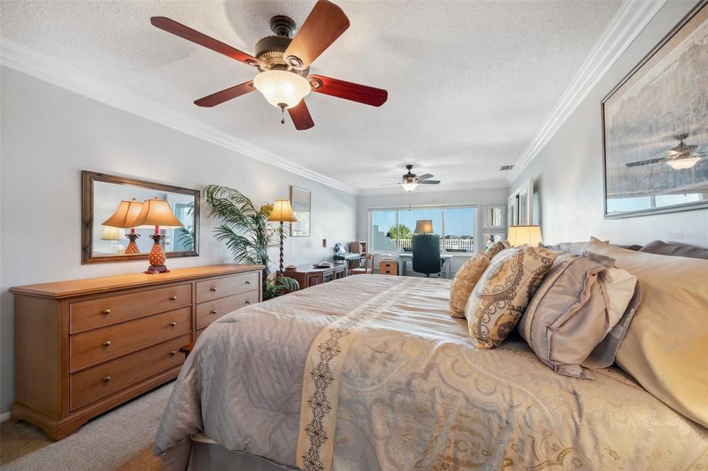 En Venta: $439,900 (2 camas, 2 baños, 1580 Pies cuadrados)