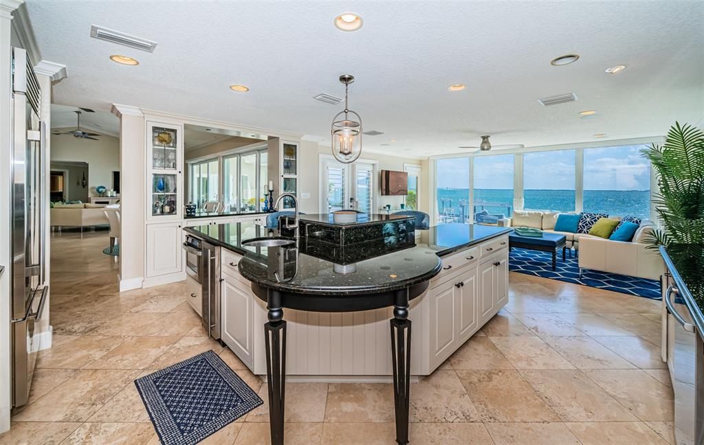 合同活跃: $3,599,000 (4 贝兹, 3 浴室, 3310 平方英尺)