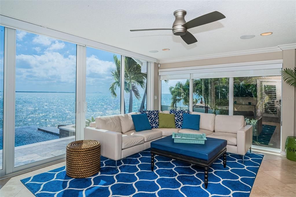 合同活跃: $3,599,000 (4 贝兹, 3 浴室, 3310 平方英尺)