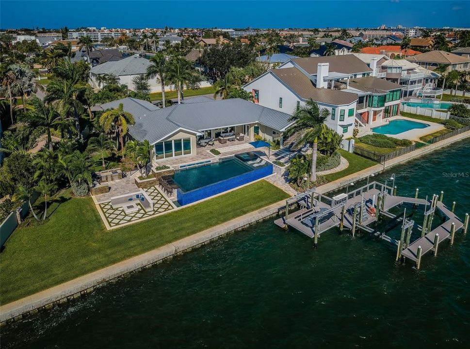 合同活跃: $3,599,000 (4 贝兹, 3 浴室, 3310 平方英尺)