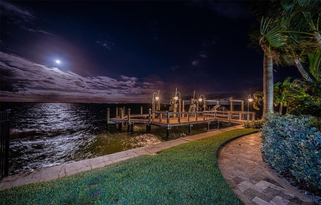 合同活跃: $3,599,000 (4 贝兹, 3 浴室, 3310 平方英尺)