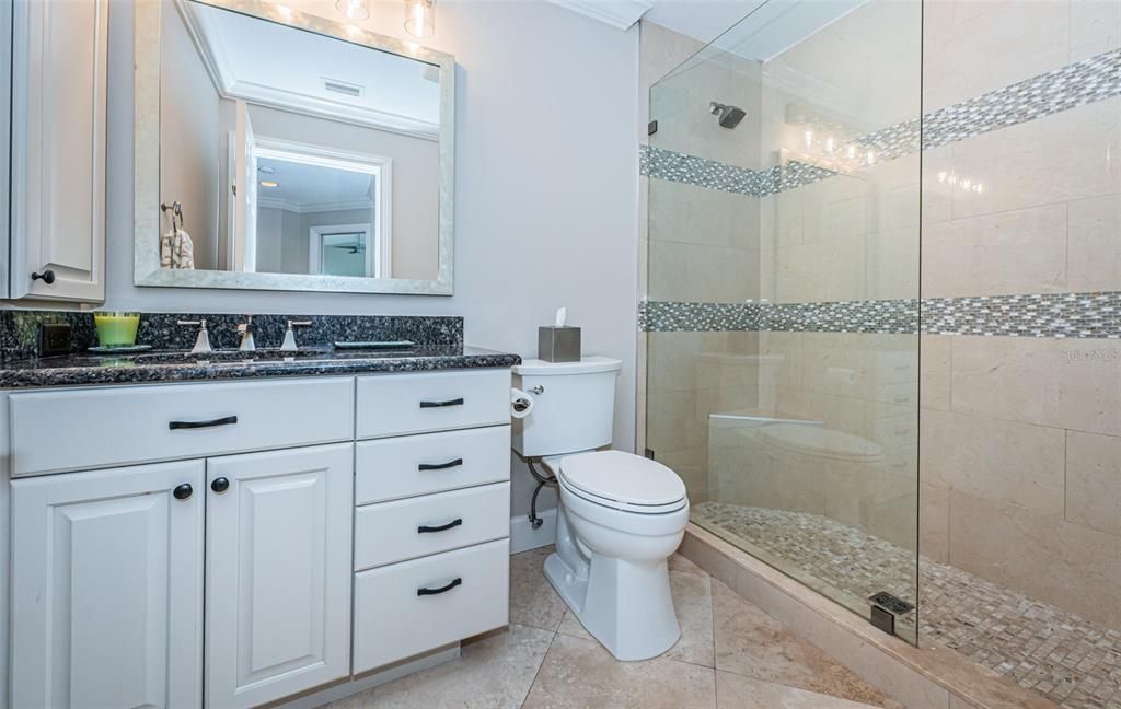 合同活跃: $3,599,000 (4 贝兹, 3 浴室, 3310 平方英尺)