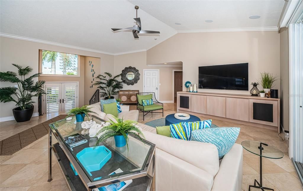 合同活跃: $3,599,000 (4 贝兹, 3 浴室, 3310 平方英尺)