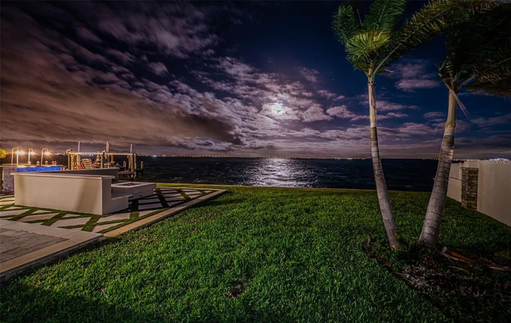 合同活跃: $3,599,000 (4 贝兹, 3 浴室, 3310 平方英尺)