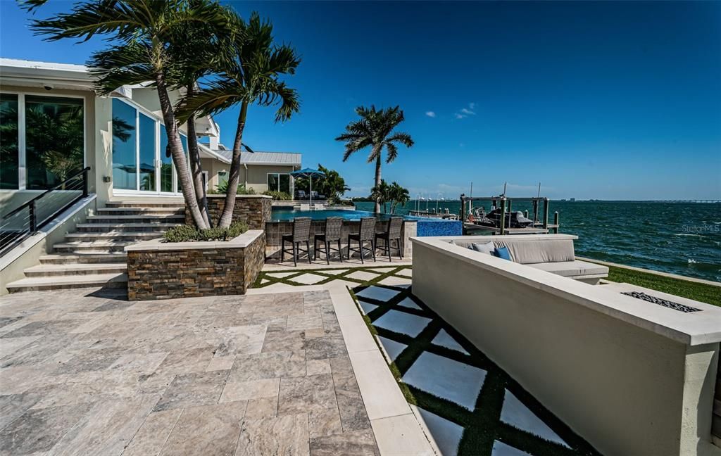 合同活跃: $3,599,000 (4 贝兹, 3 浴室, 3310 平方英尺)